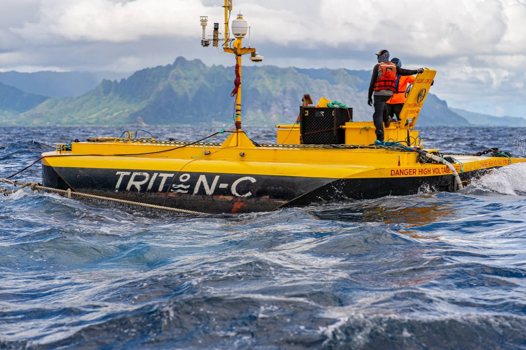 Illustration/Oscilla Power’s Triton-C wave energy device heading to deployment site in Hawaii (Courtesy of Oscilla Power)