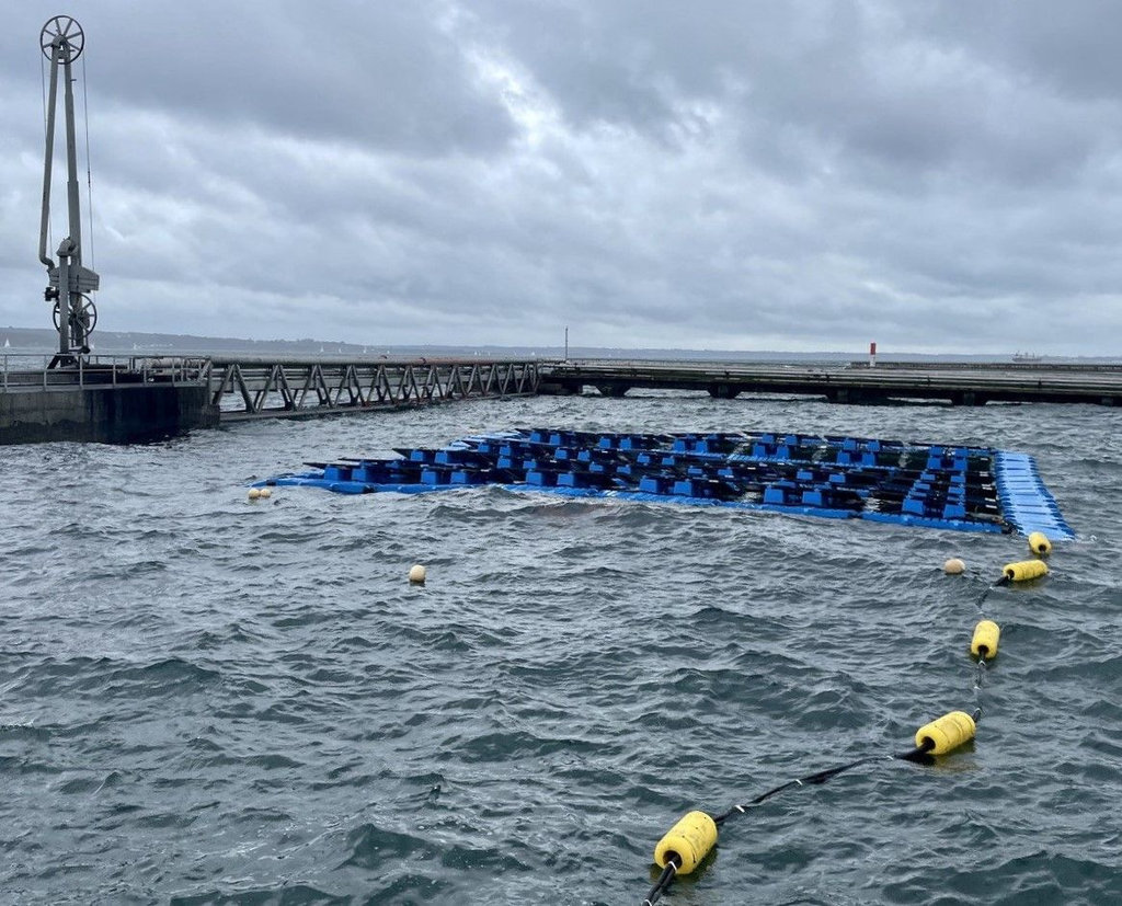 HelioRec's 25kW floating solar platform in the Port of Brest (Courtesy of HelioRec)