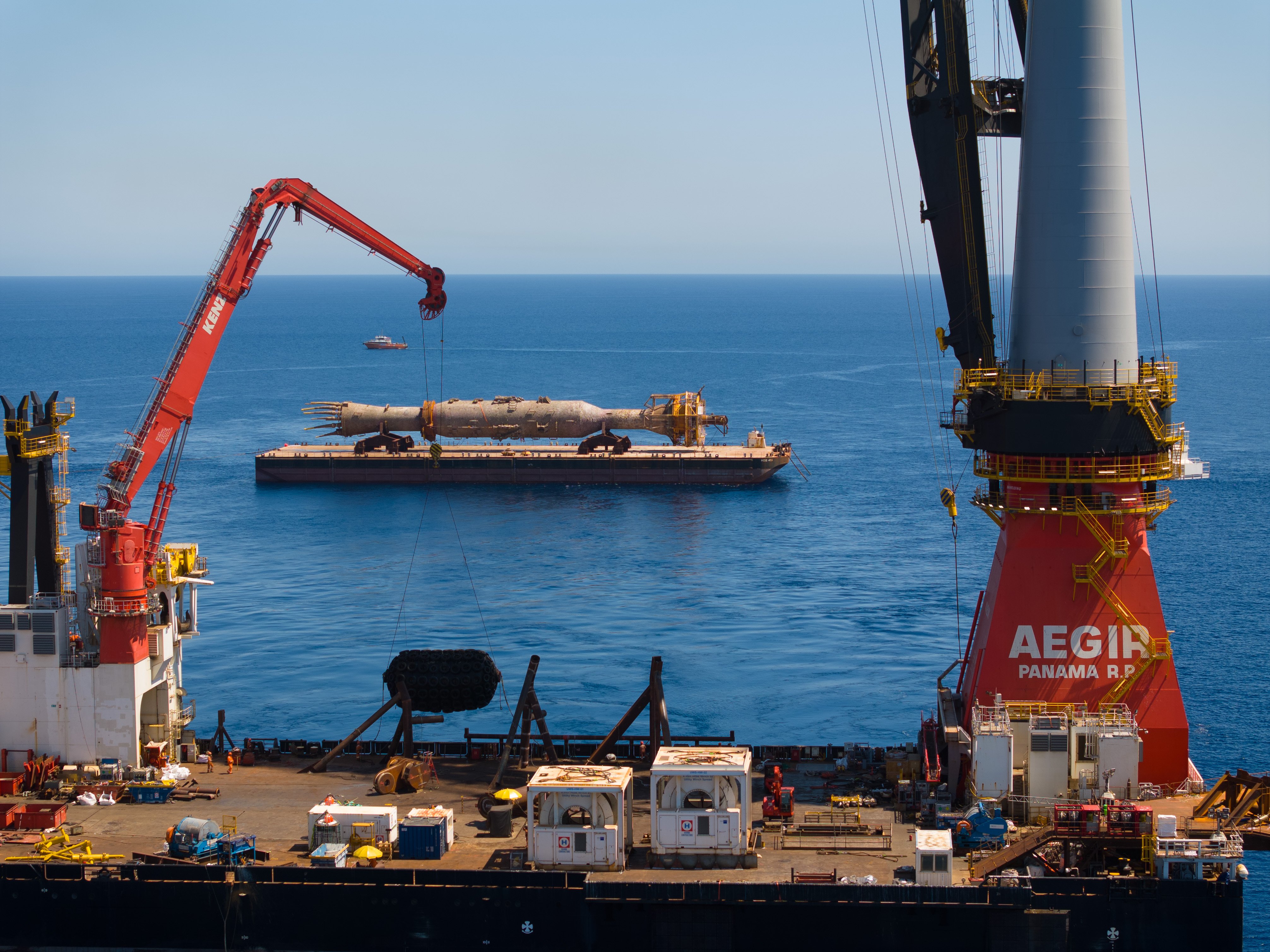 World-first as Woodside removes riser turret mooring from Australian waters (Photo+video)