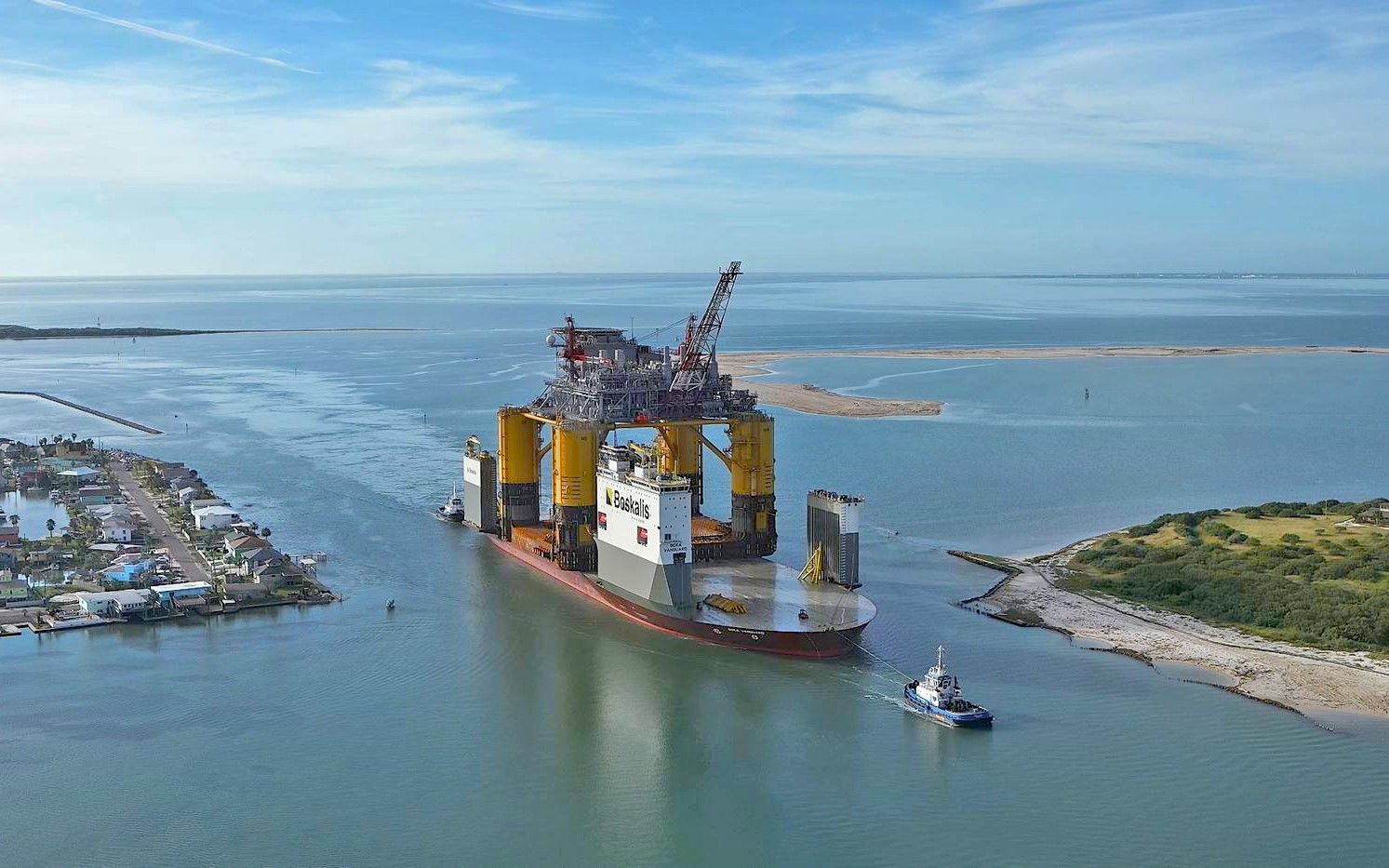 Boka Vanguard vessel transports the 25,000-ton FPU Whale; Source: Boskalis