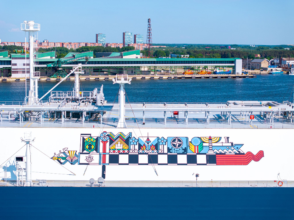 Weathervane of Freedom on FSRU Independence; Source: KN Energies