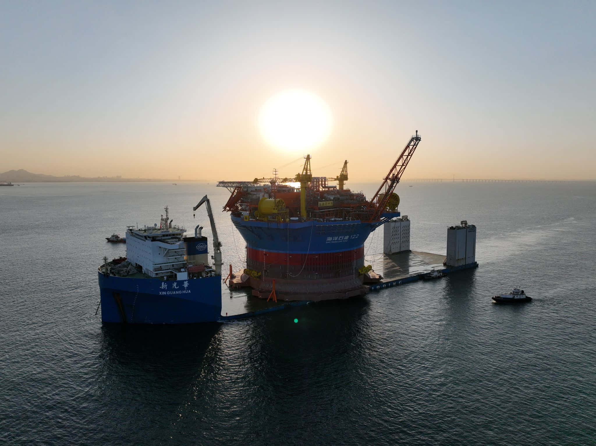 Xin Guang Hua vessel transporting FPSO destined to work at Liuhua oilfield; Source: COSCO SHIPPING Heavy Transport