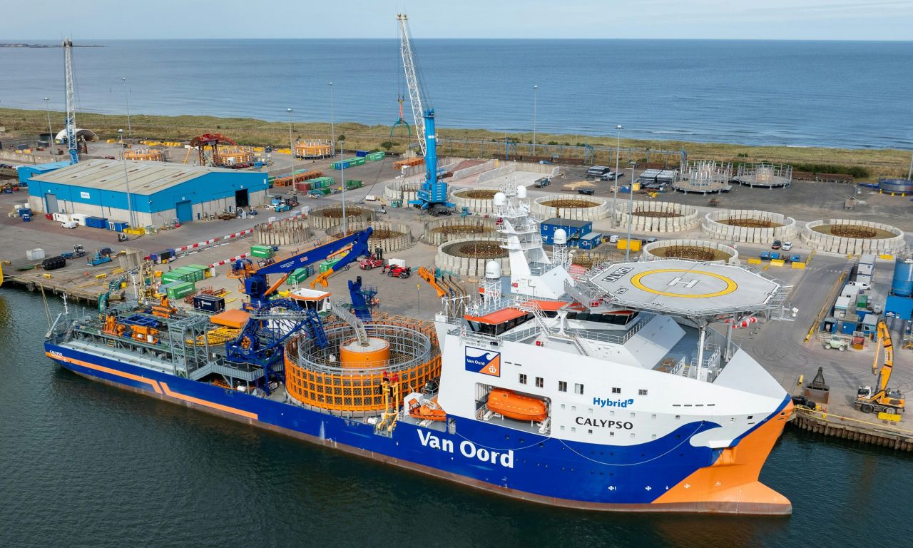 Van Oord's next-gen hybrid cable layer picks up cable for its debut project