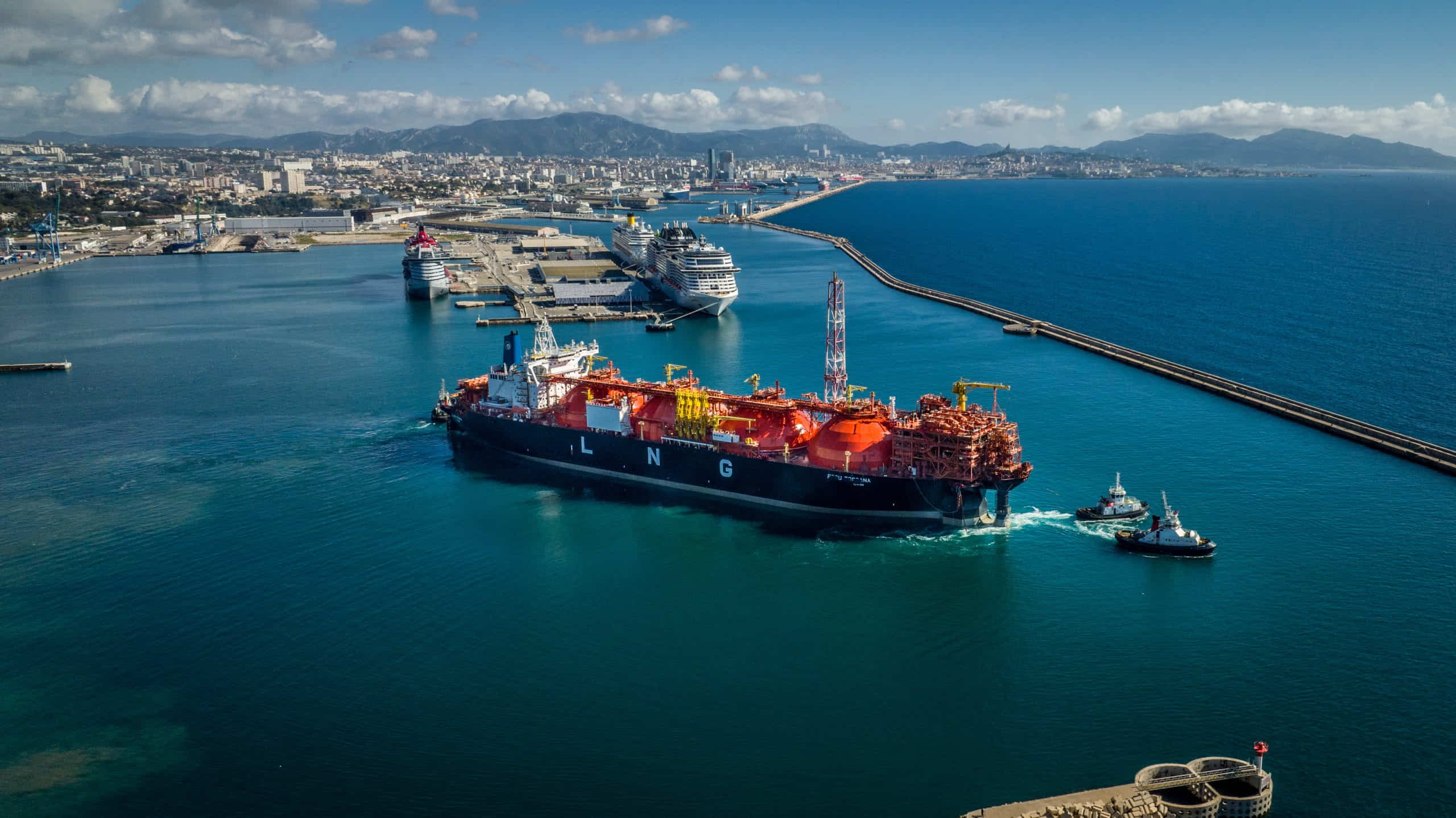 FSRU Toscana returning to Livorno; Source: OLT Offshore LNG Toscana