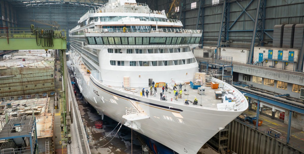 Asuka III: Japan's 'biggest' cruise ship sees light of day in Germany