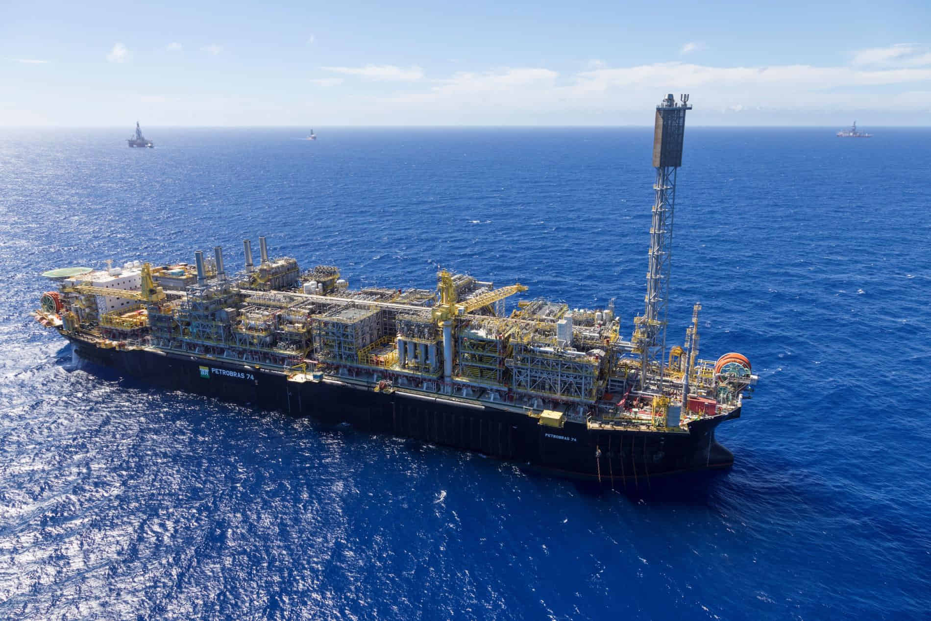 FPSO P-74 in Santos Basin pre-salt layer captures and reinjects CO2 reduces CO2 emissions and optimizes oil recovery; Source: Petrobras