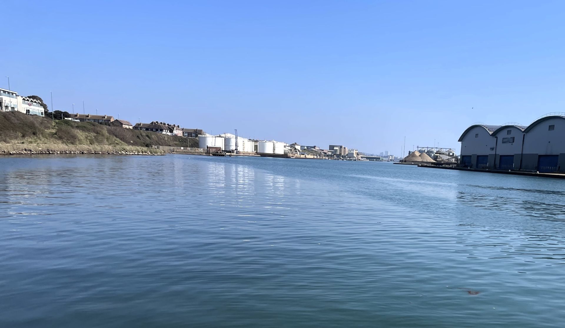 French floating solar company HelioRec has signed a memorandum of understanding (MoU) with Shoreham Port to develop a floating solar power project in the UK.