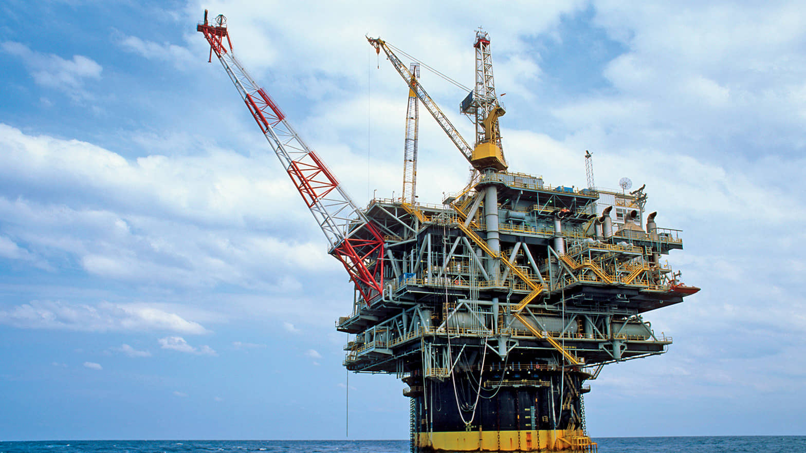 The spar, the cylinder-shaped hull of the platform, was towed nearly 70 miles and submerged at one of Louisiana’s existing reef sites; Source: Chevron