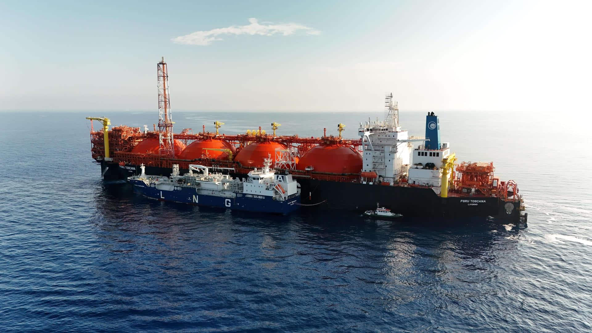 Testing entailed the bidirectional transfer of LNG from the Avenir Aspiration small LNG carrier to the FSRU Toscana, and vice versa; Source: OLT Offshore LNG Toscana