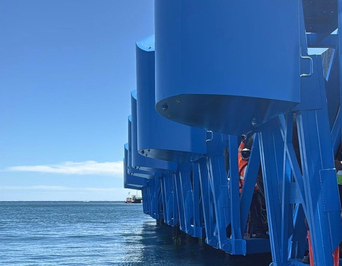Floaters installed at Port of LA. Source: Eco Wave Power