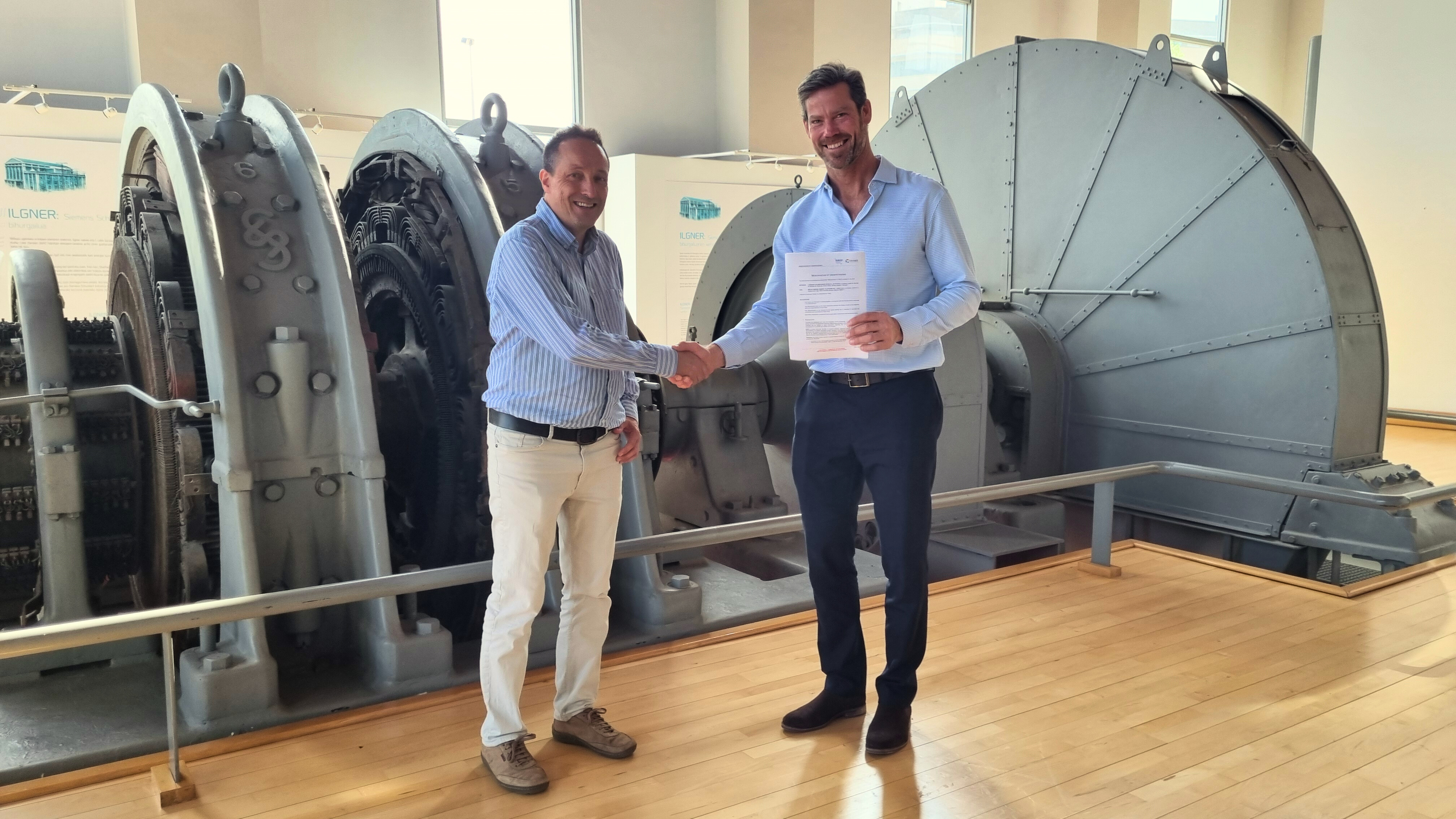 Carnegie CEO Jonathan Fiévez pictured with BiMEP Technical Director Yago Torre-Enciso