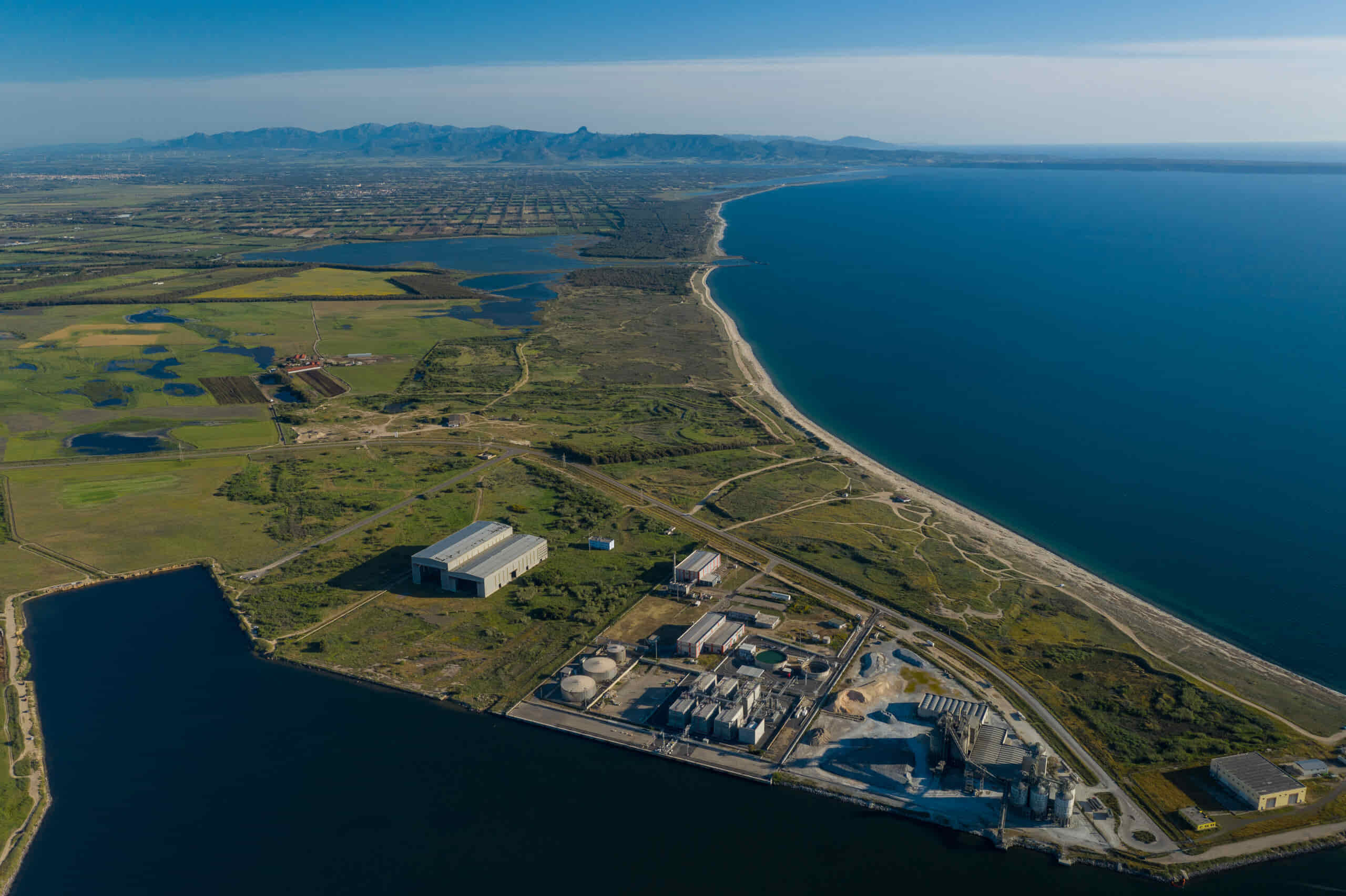 Snam plans to convert Oristano LNG coastal storage facility into FSRU; Source: Higas