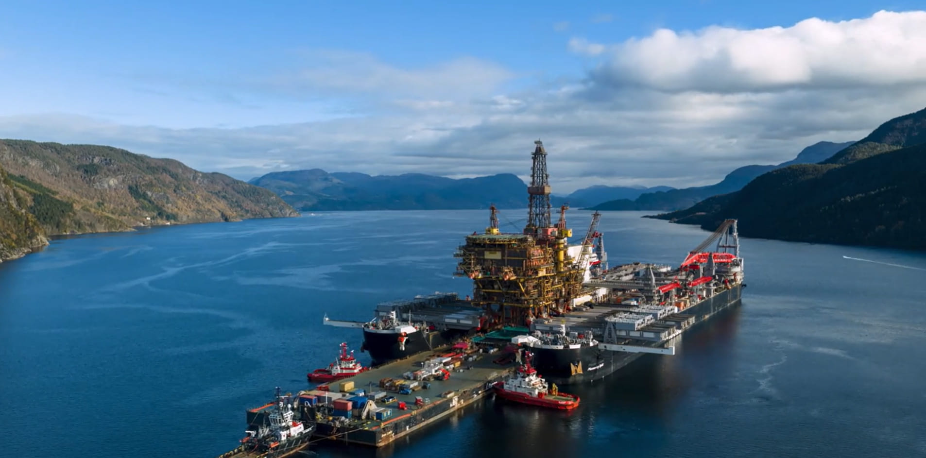 Pioneering Spirit removes Eider Alpha platform; Source: Allseas