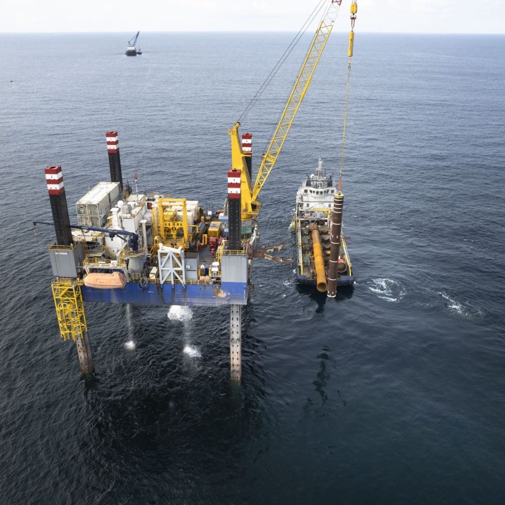 Installation of FLNG mooring system at Eni Congo LNG project; Source: Geocean