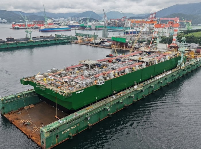 Cedar FLNG is being built at Samsung Heavy Industries' Geoje shipyard; Source: SHI