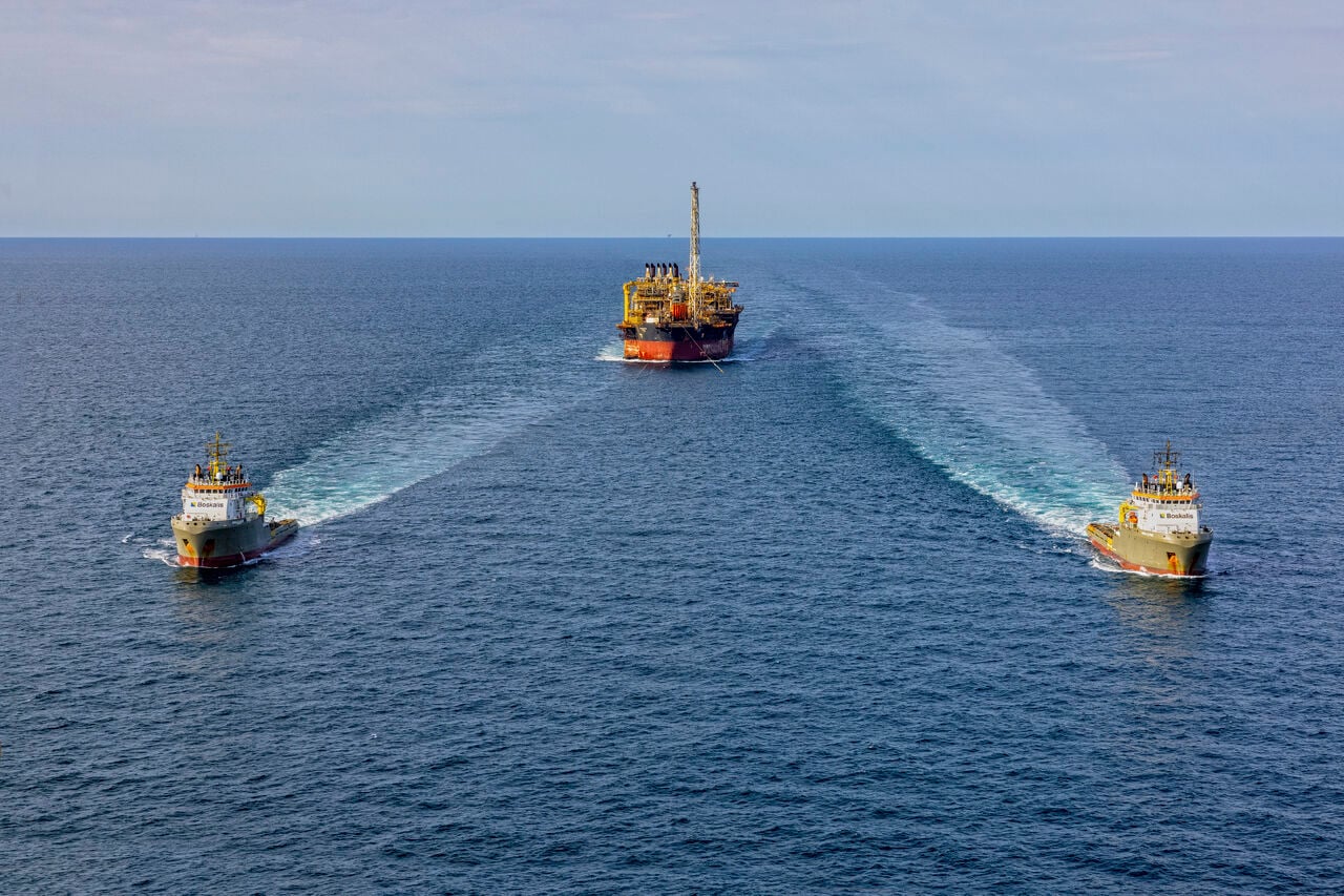 BOKA Alpine and BOKA Glacier tugs towed the FPSO Cidade de Niterói (MV18) from Brazil to Denmark; Source: Boskalis