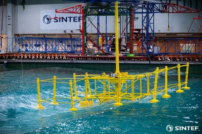 Flex2future S1 unit in the Ocean Basin Laboratory at SINTEF Ocean, being tested under extreme conditions; Credit: Pål Leraand/SINTEF