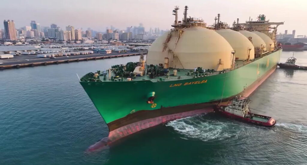 LNG Bayelsa being converted to FSU LNG Cap Lopez; Source: Dixstone