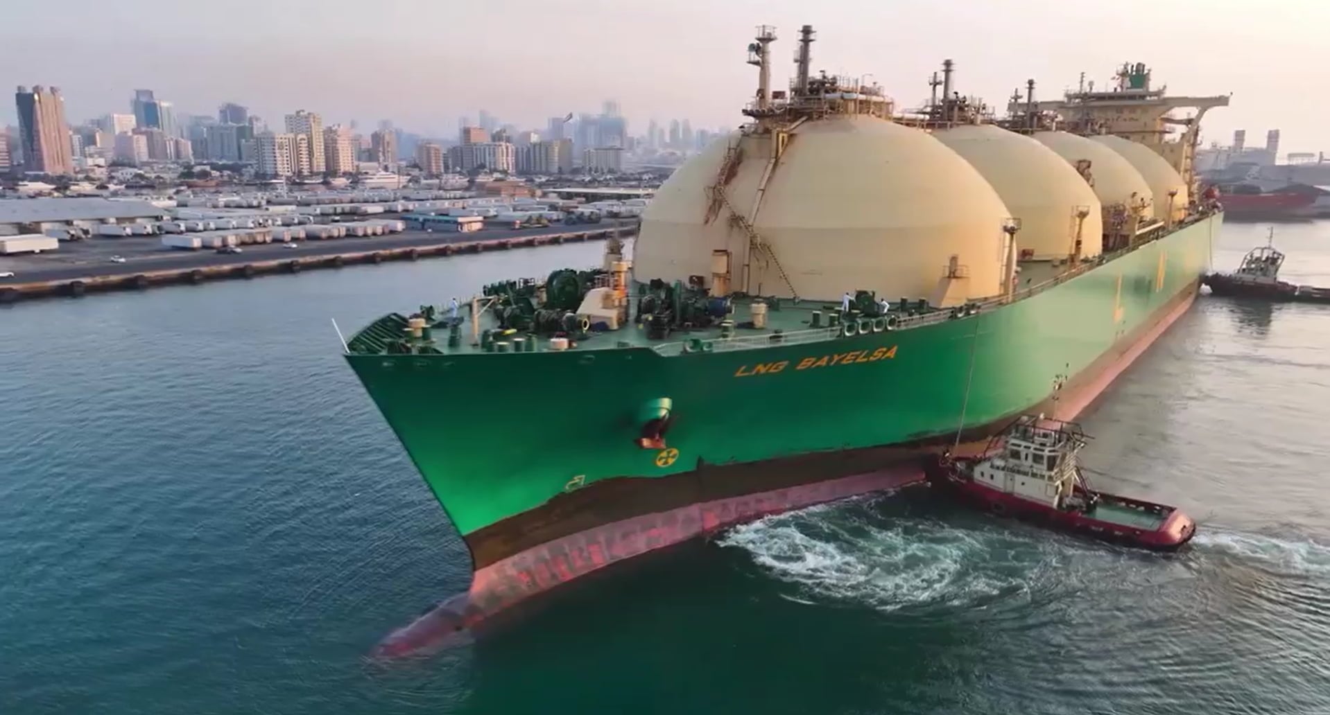 LNG Bayelsa being converted to FSU LNG Cap Lopez; Source: Dixstone