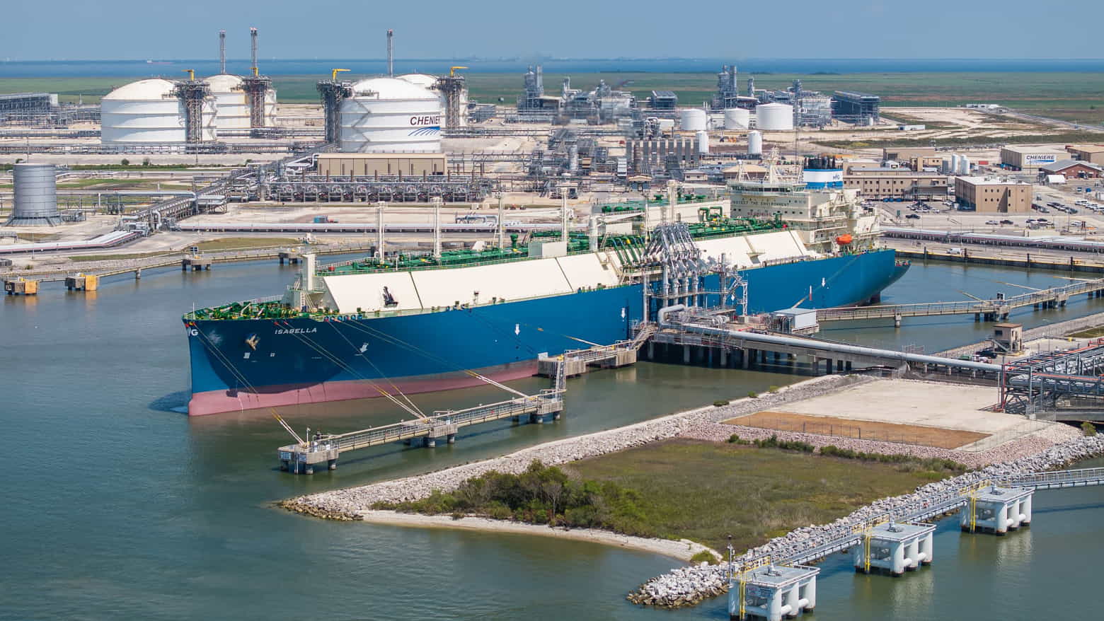 Isabella LNG carrier, owned by Maran Gas, completed its first LNG loading at Cheniere’s Sabine Pass facility in Louisiana. The vessel is one of several contracted by Equinor to transport LNG under the agreement with the U.S. producer. Source: Cheniere